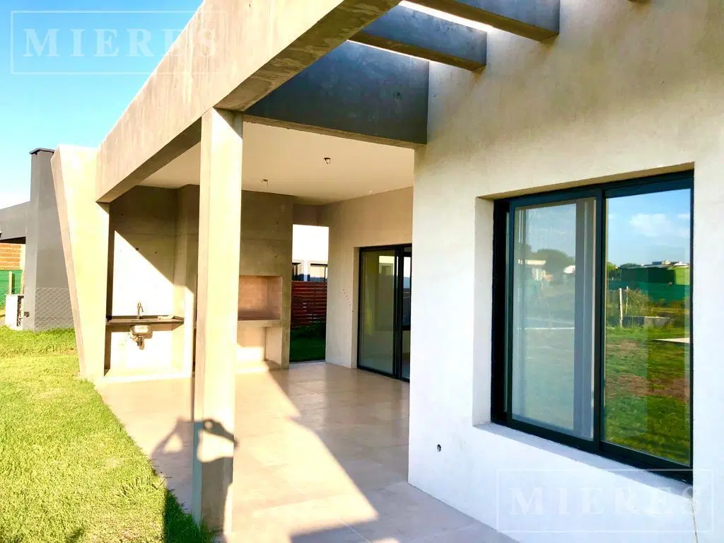 Casa en venta en San Ramiro, Pilar del Este 2