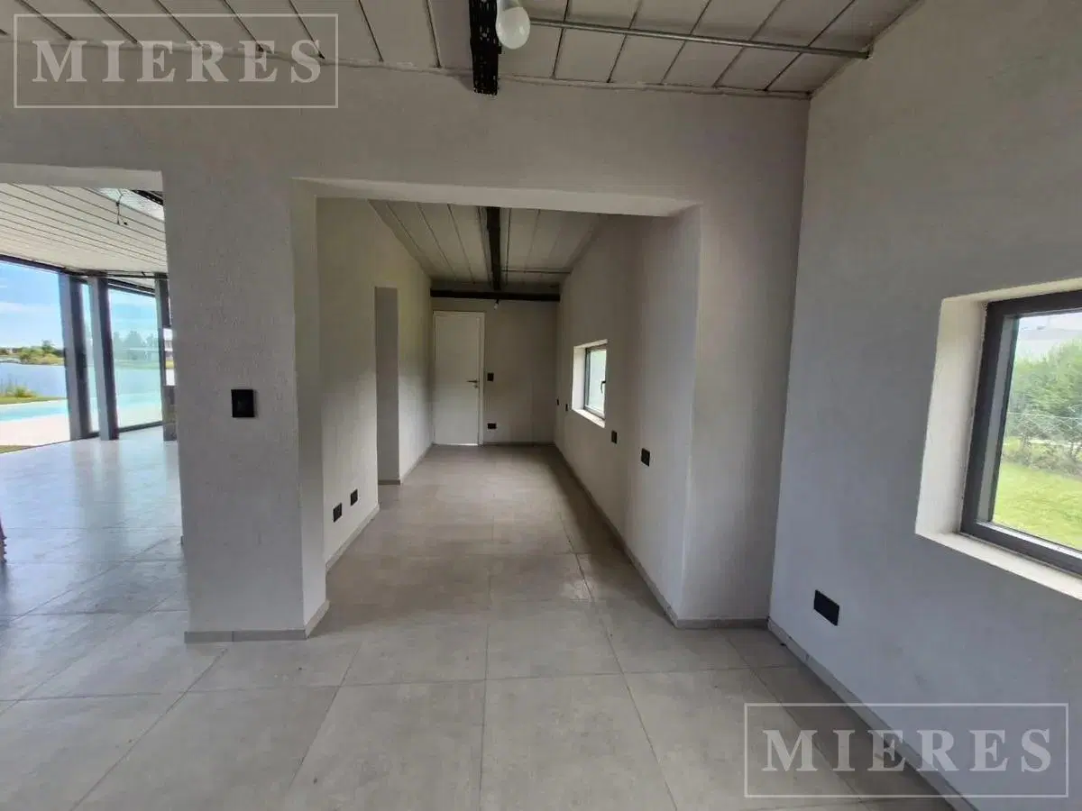Casa en venta sobre lote a la laguna El Canton Barrio Norte 2
