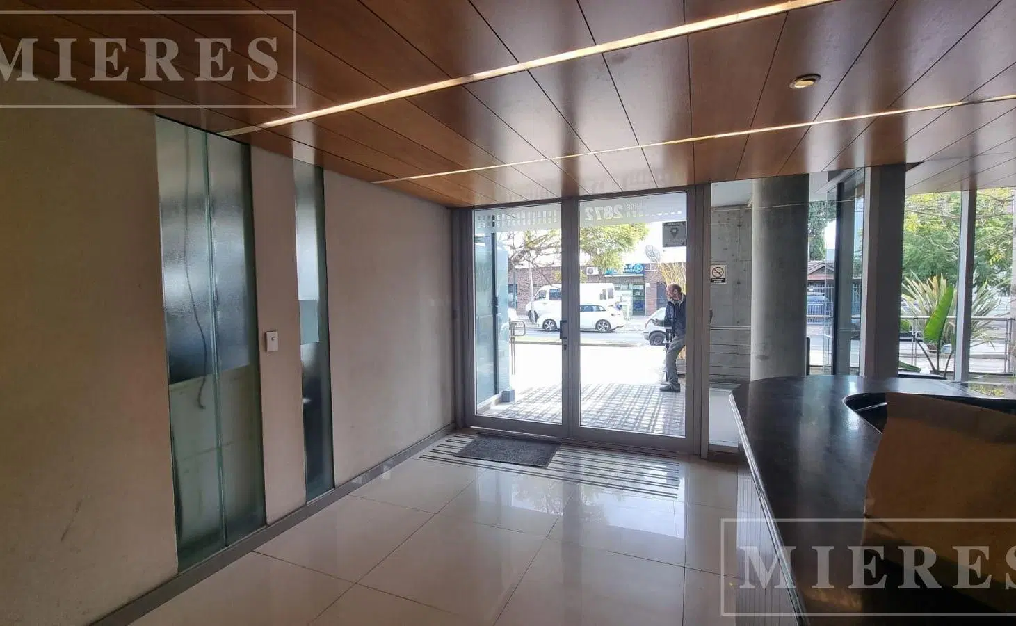 Oficinas en alquiler de 200 m2 con 8 cocheras en Lomas de San isidro 3