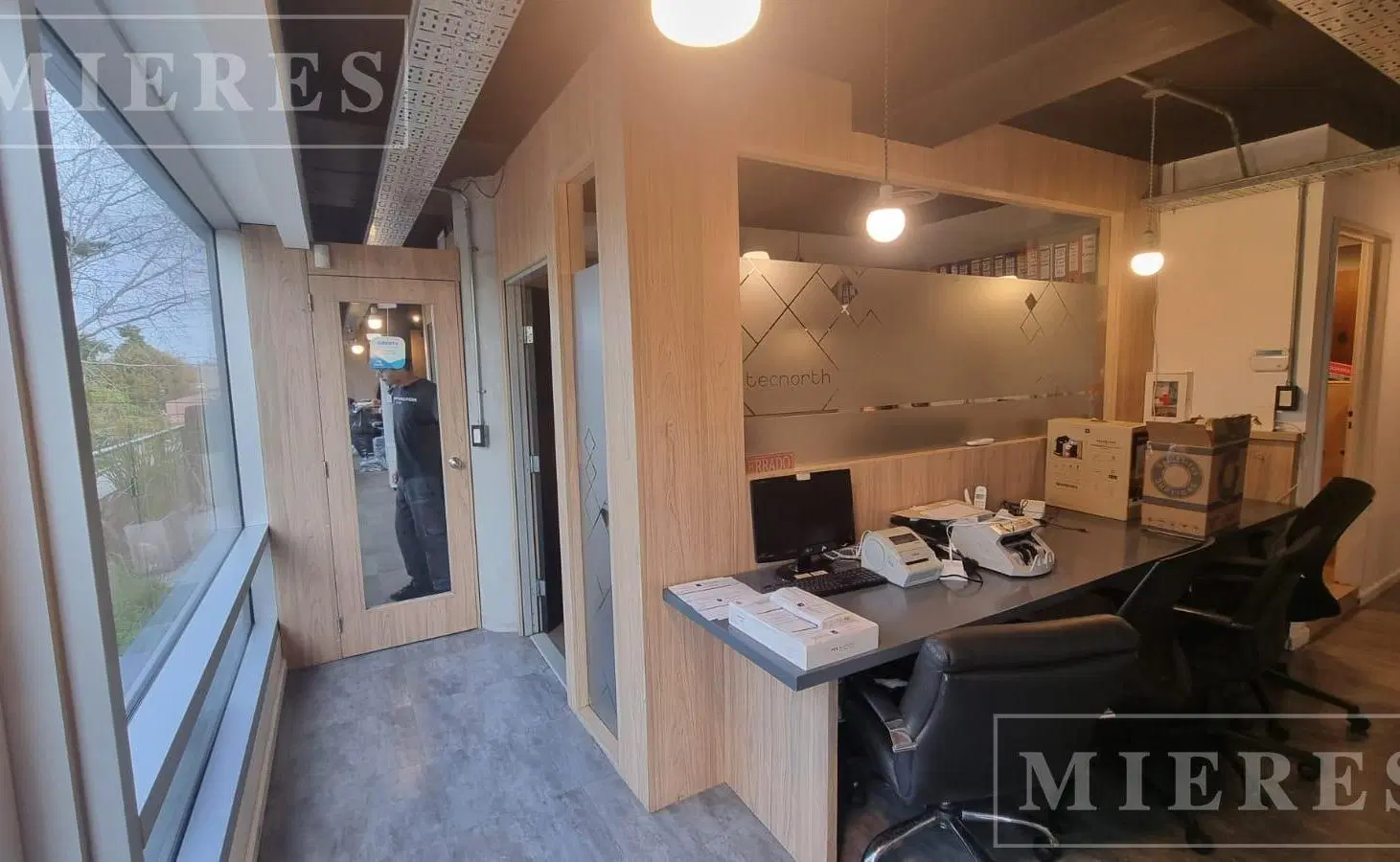 Oficinas en  alquiler de 200 m2 con 8 cocheras en Lomas de San isidro 3