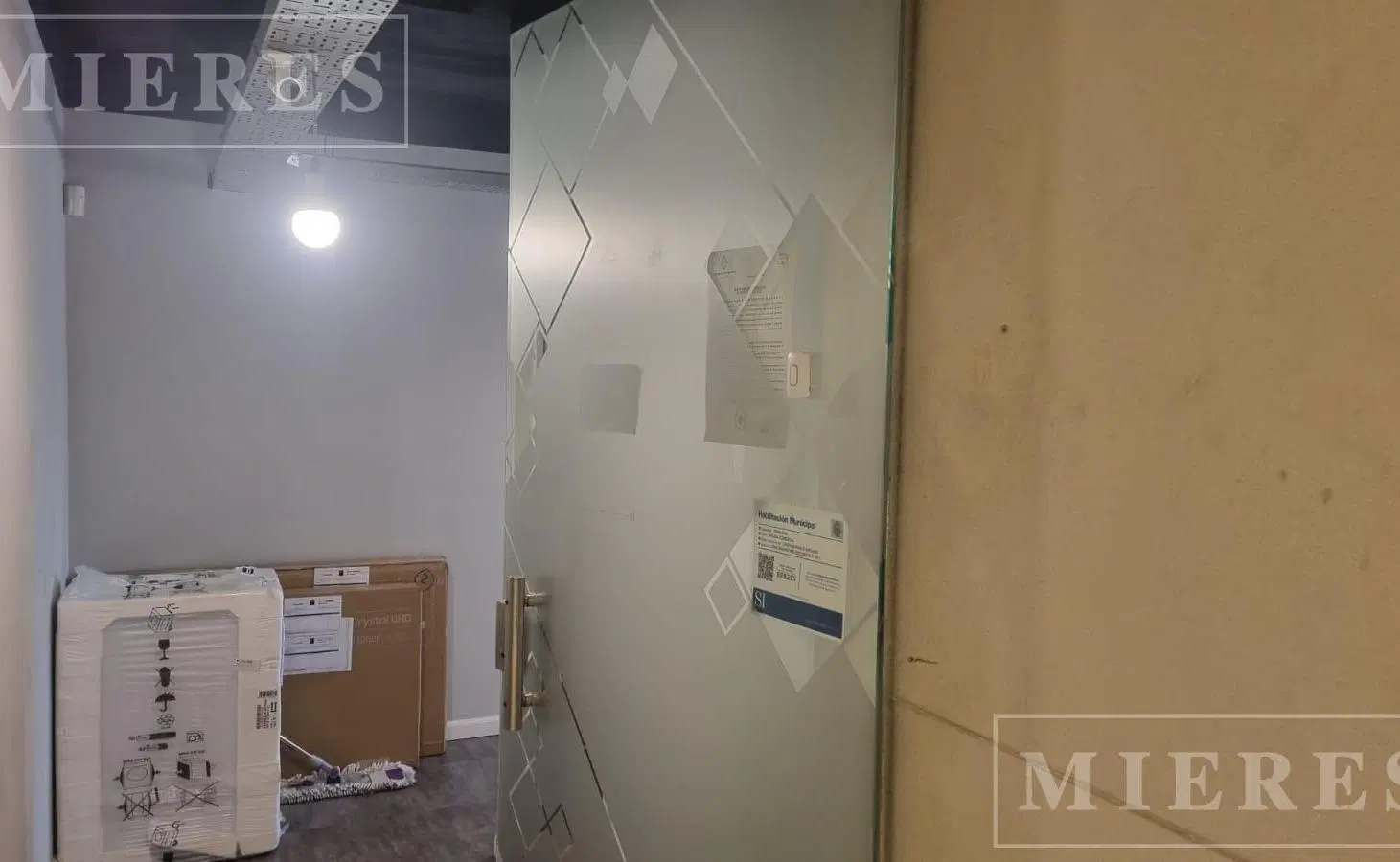 Oficinas en  alquiler de 200 m2 con 8 cocheras en Lomas de San isidro 4