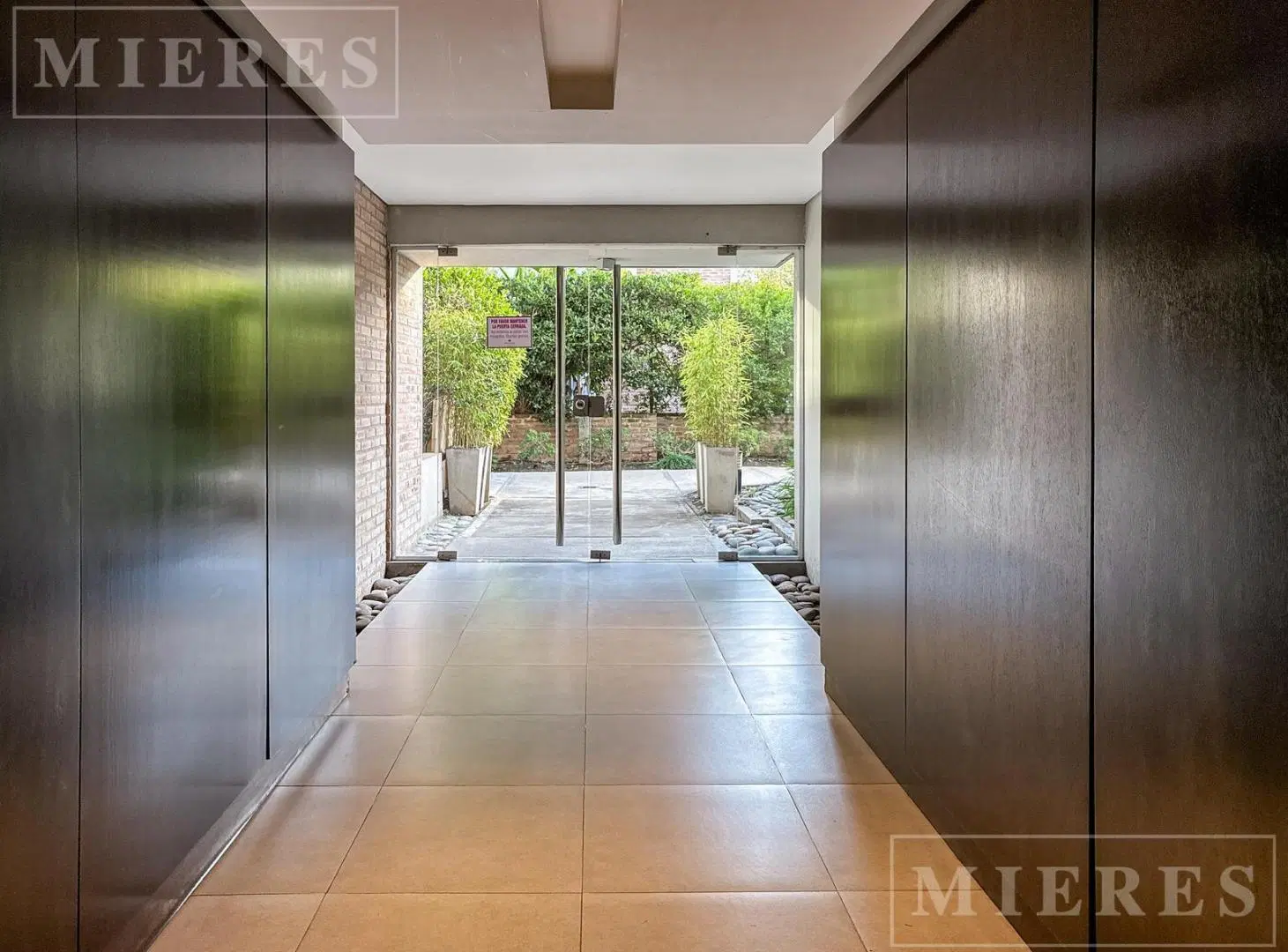 Impecable y luminoso depto. de 3 ambientes en complejo Pasionaria San Isidro en venta 2