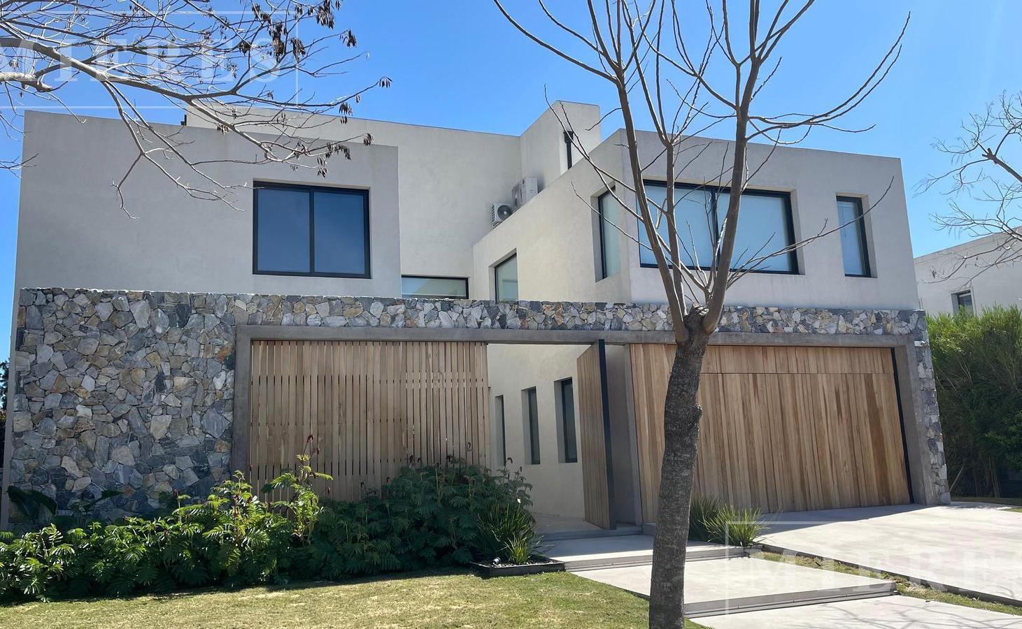 Excelente casa al lago en venta El Golf, Nordelta
