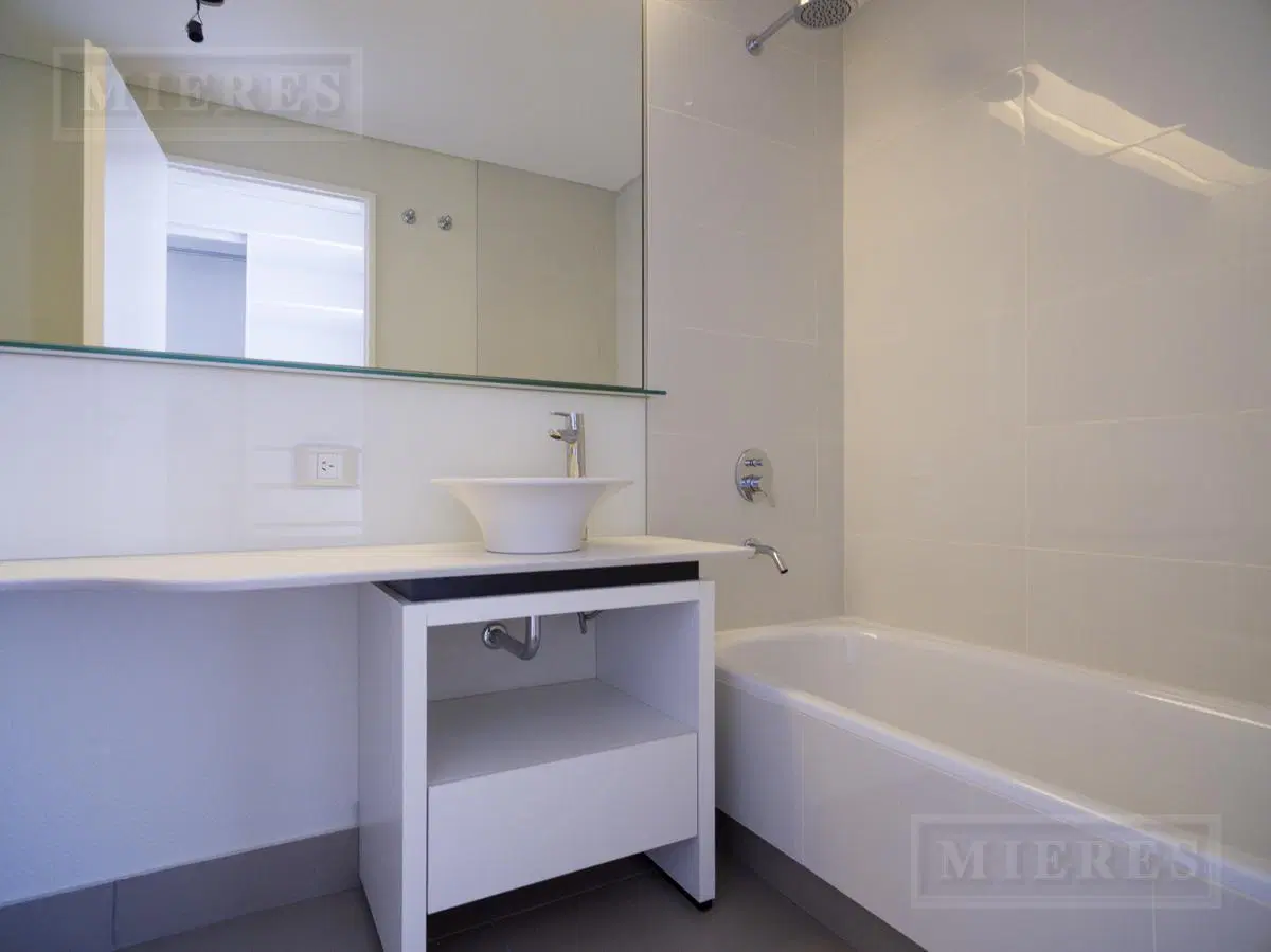 Excelente departamento en venta y alquiler en el centro de San Isidro. 2