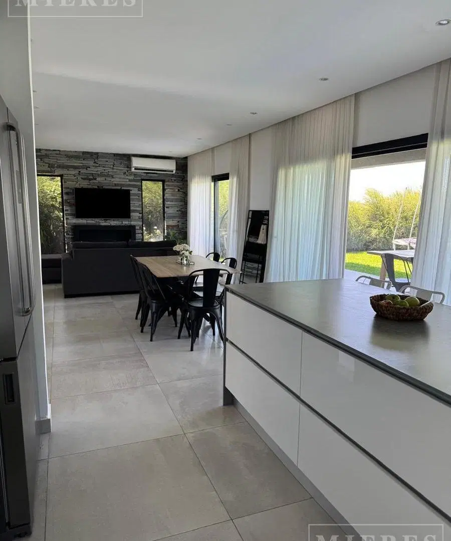 Casa en venta sobre lote interno area 7 San Sebastian Loma Verde 4