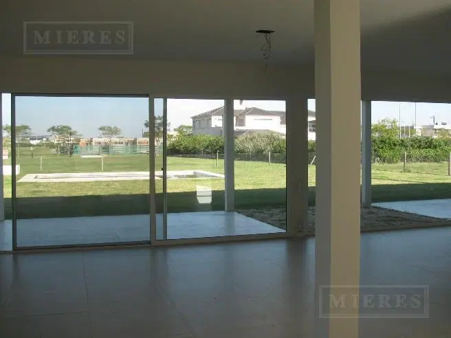Casa en venta con renta en lote interno en El Golf, Nordelta 4