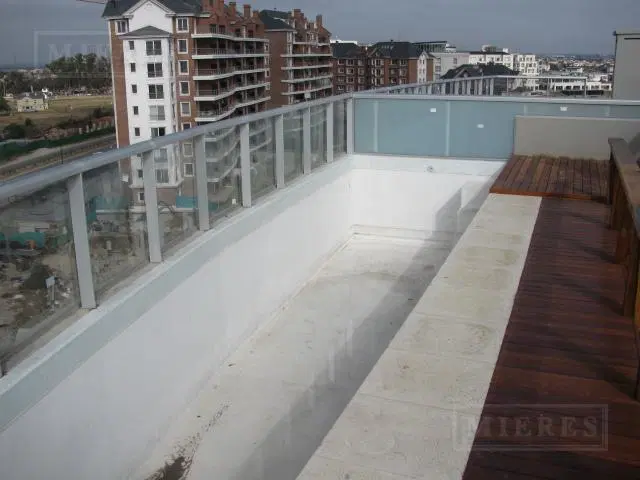 Departamento tipo duplex de 3 ambientes en alquiler anual. Marinas del Canal, Nordelta 1