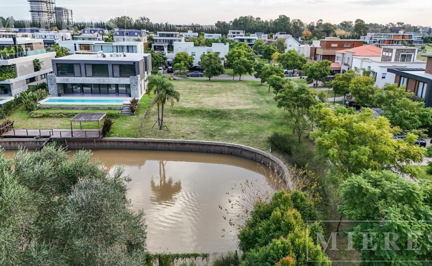 Lote al río en venta con financiación en El Yacht, Nordelta.