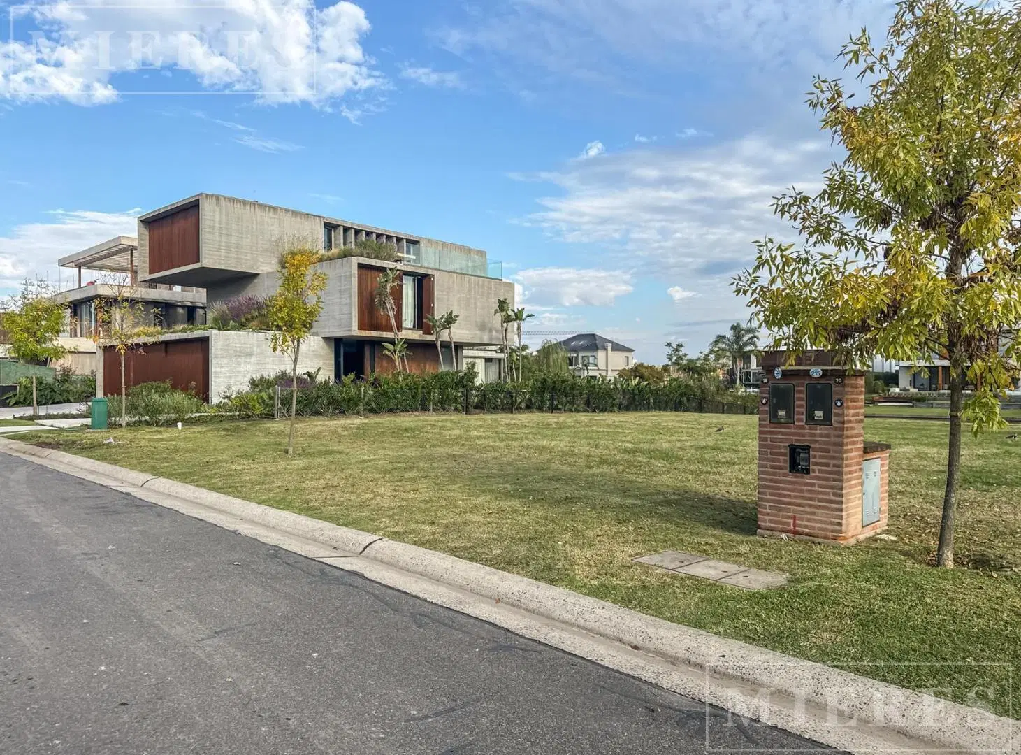 Lote en Venta al Rio en El Yacht, Nordelta. 4