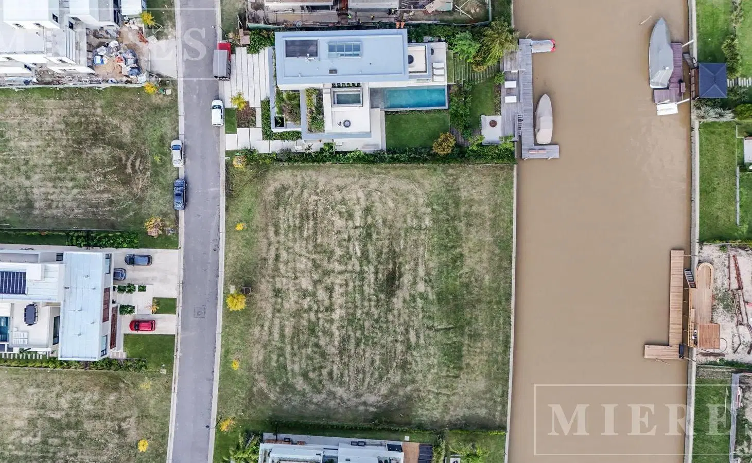 Lote en Venta al Rio en El Yacht, Nordelta. 5