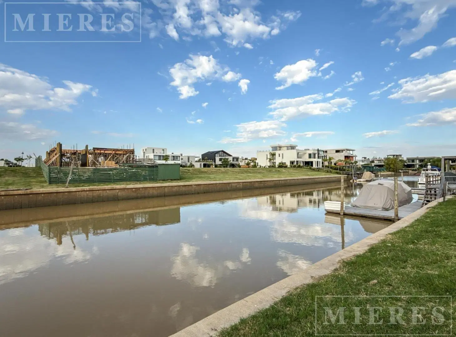 Lote al río en el Barrio El Yacht 4