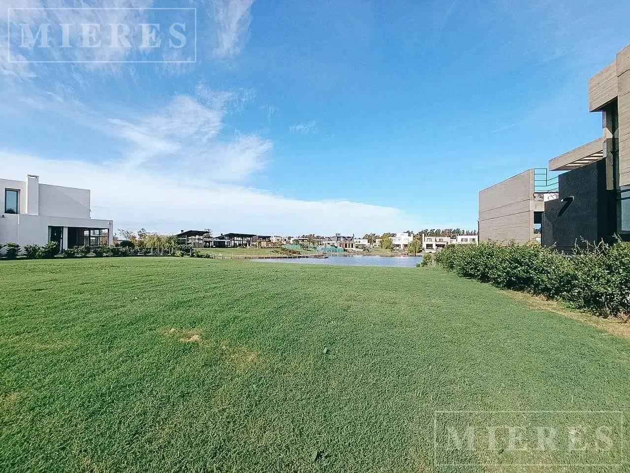 Lote a la laguna en venta en Barrio Carpinchos, Nordelta 3