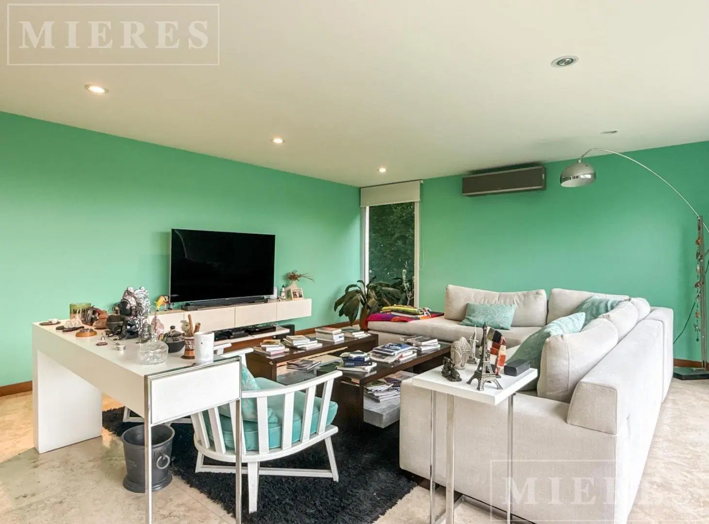 Casa de estilo moderno con lote al Lago Central en el Barrio El Golf, Nordelta 5