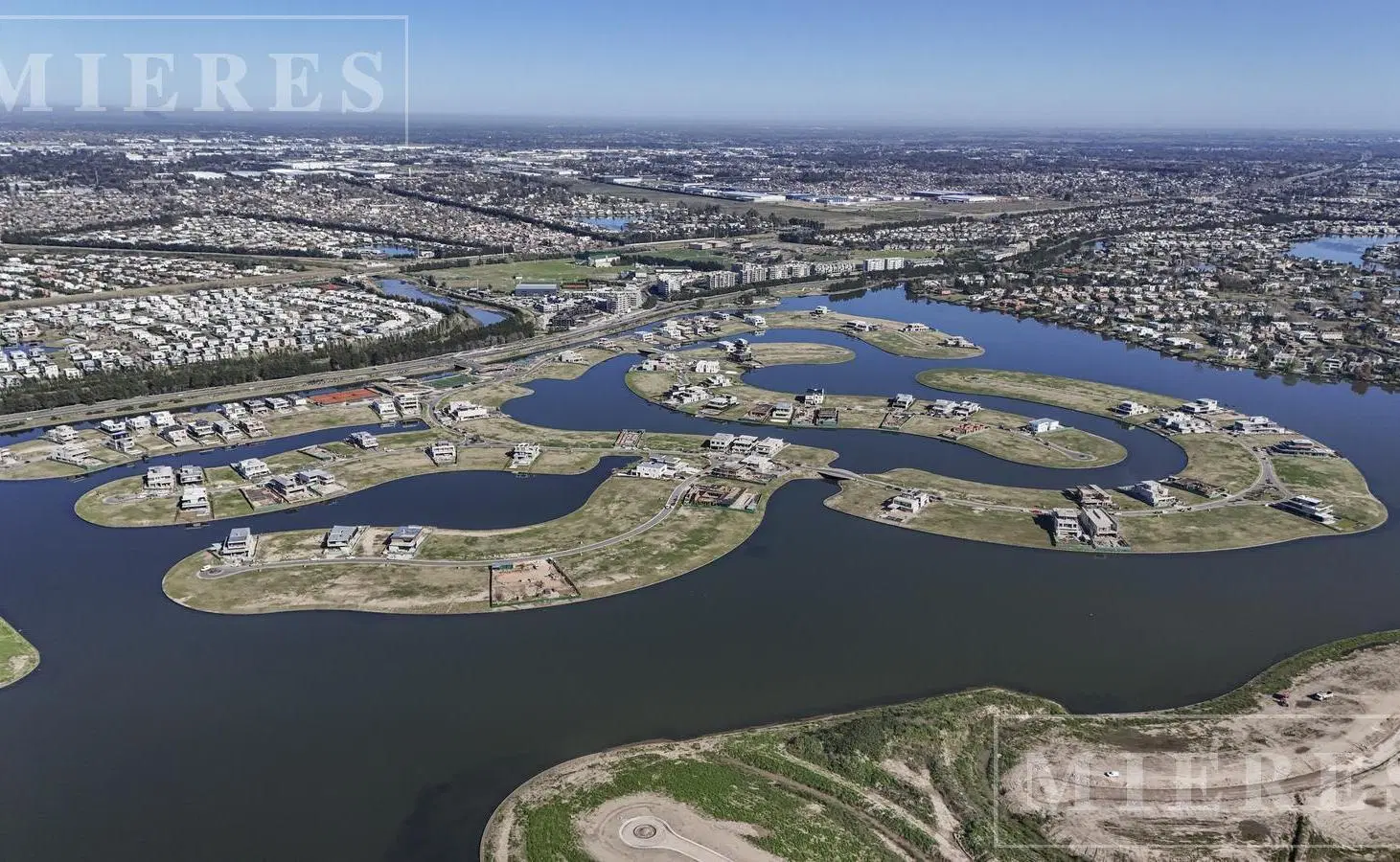 Lote en venta al lago central en Los Puentes, Nordelta 1