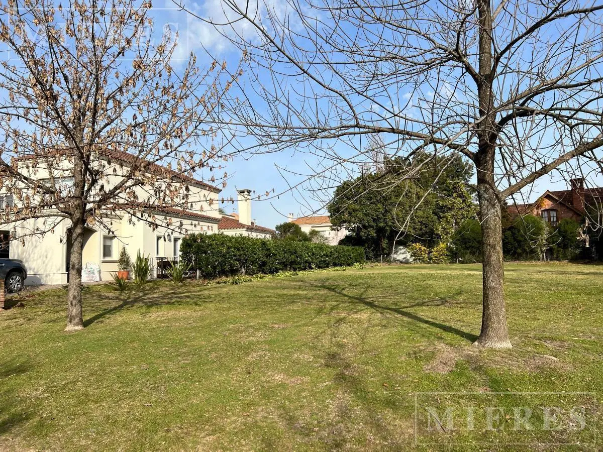Lote interno de 951m2 en venta en Castores, Nordelta 2