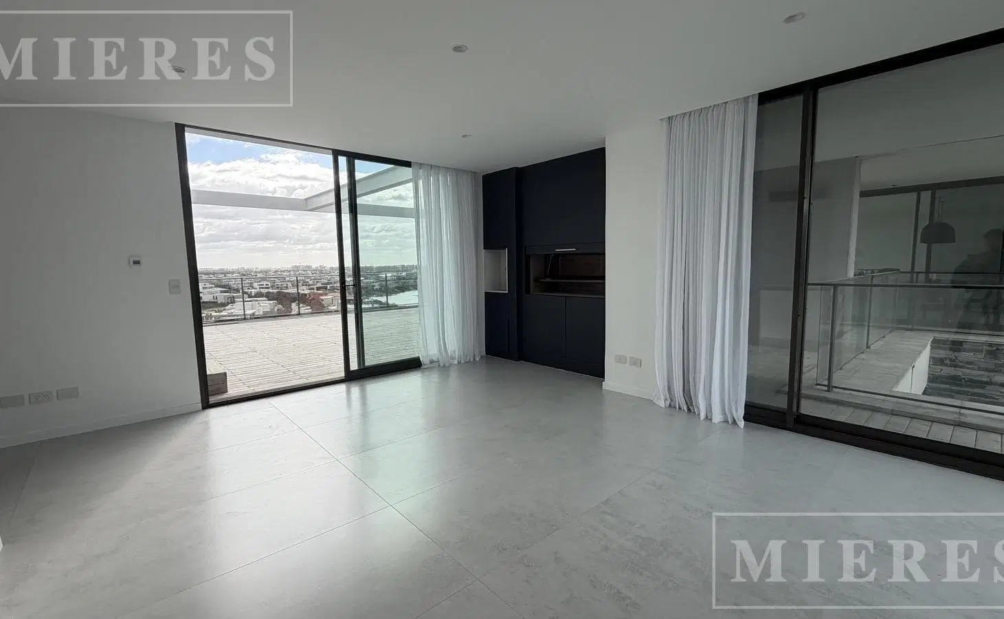 Penthouse 4 ambientes con terraza y pileta propia en venta. Oceana Nordelta 3