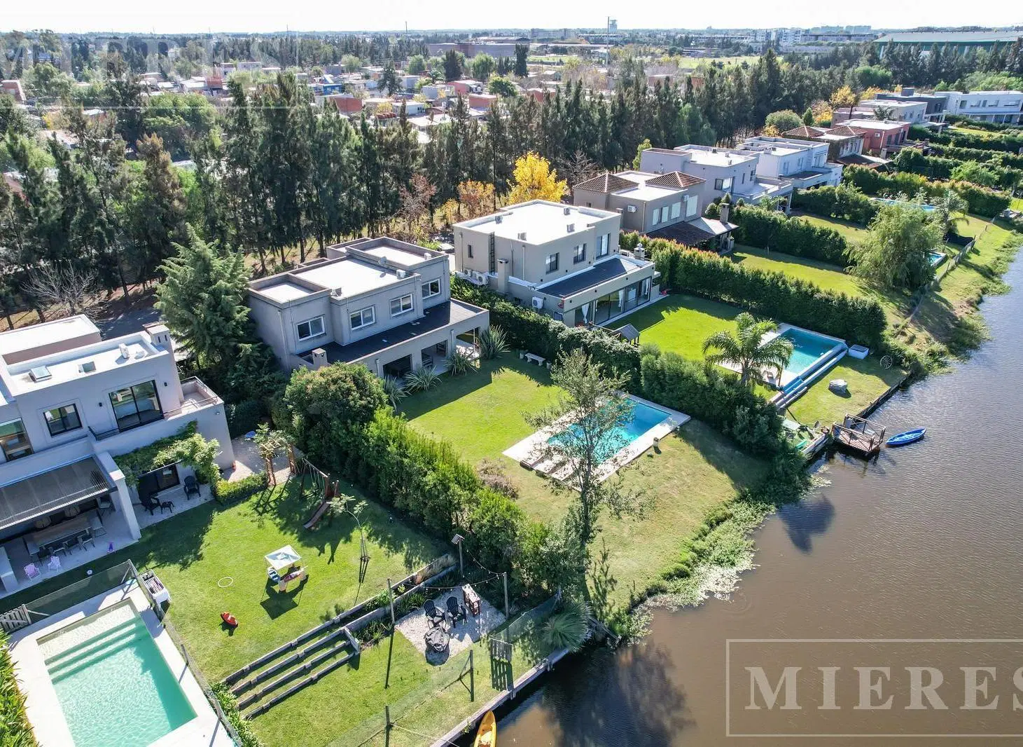 Casa en venta -  Lote a la laguna - La Comarca, Bancalari 2