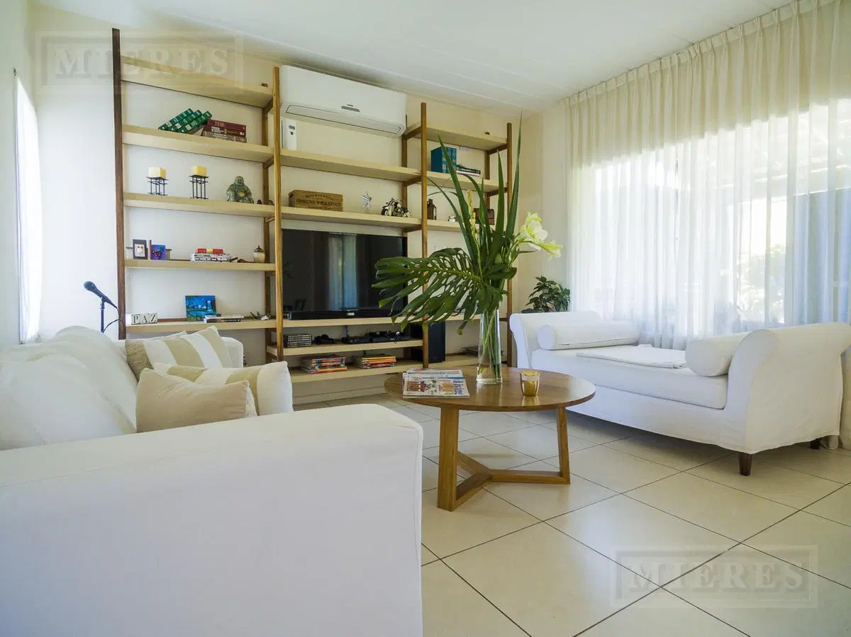 Casa en venta - Lote Interno. La Comarca Bancalari. 2