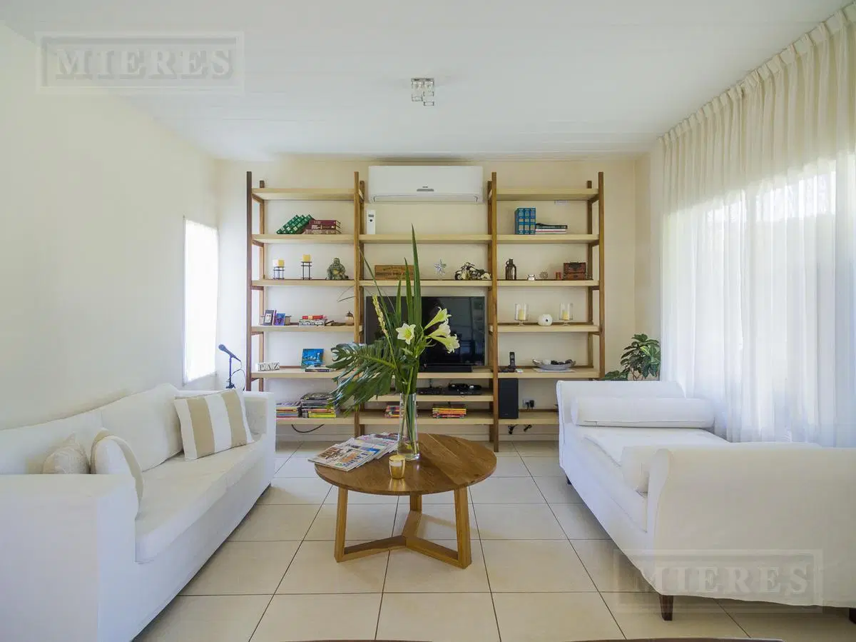 Casa en venta - Lote Interno. La Comarca Bancalari. 3