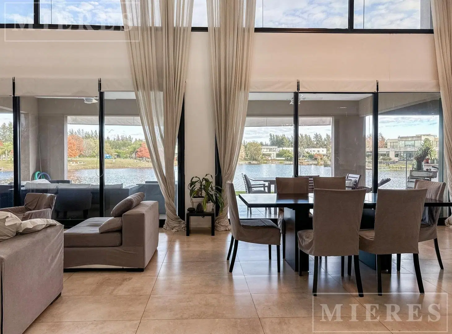 Muy linda casa en venta sobre lote a la laguna. San Marco, Villanueva. 3
