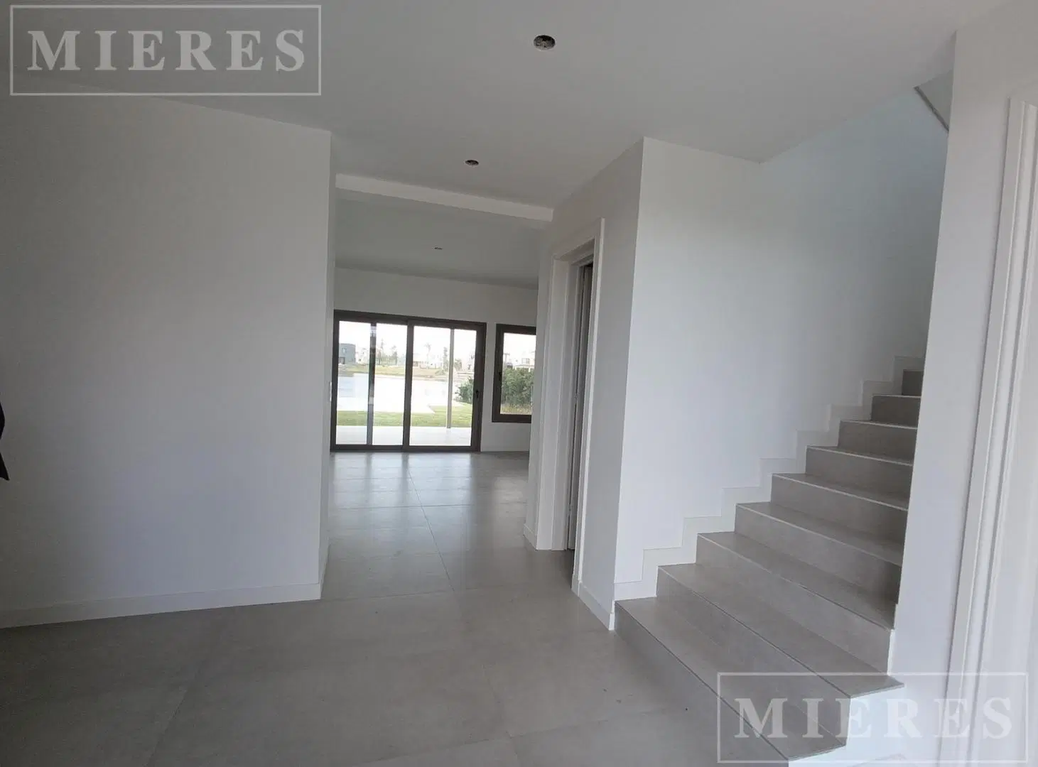 Casa a la laguna en venta, Barrio Santa Ana 4
