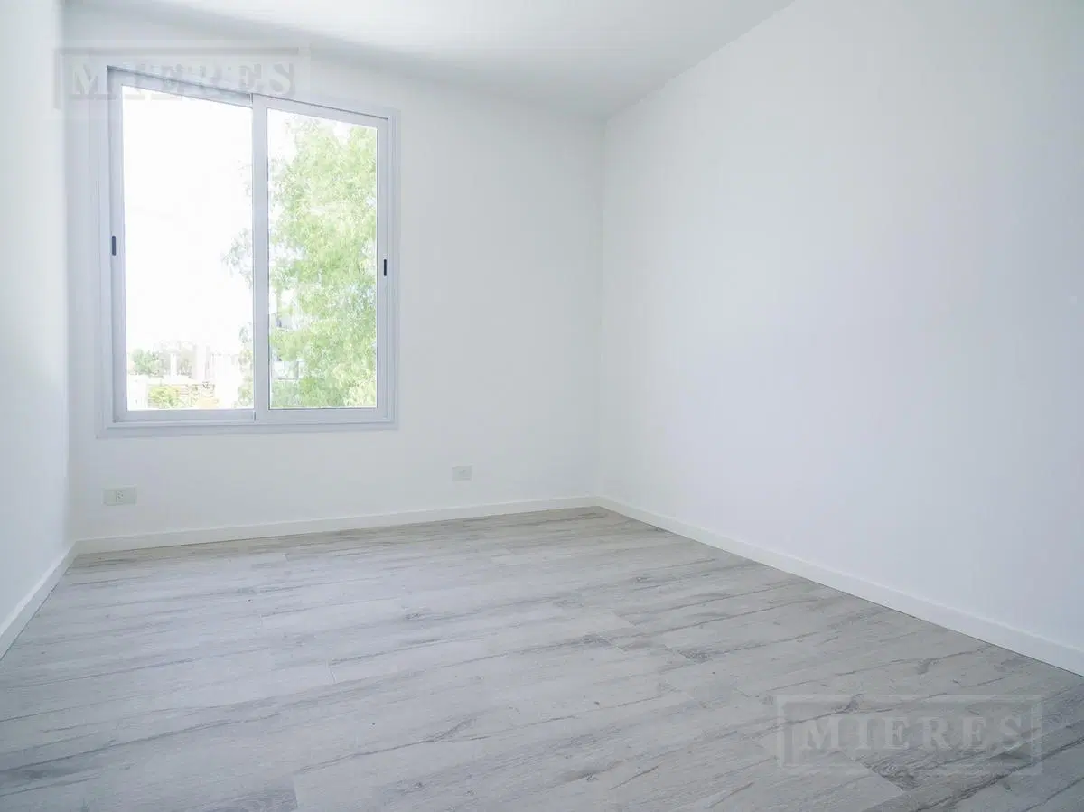 Casa Moderna en Venta sobre lote Interno en Barbarita, Bancalari. 3