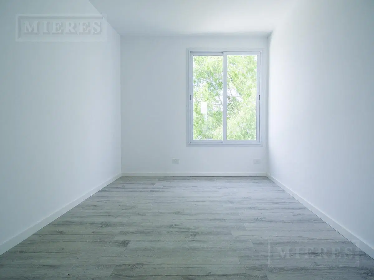 Casa Moderna en Venta sobre lote Interno en Barbarita, Bancalari. 2