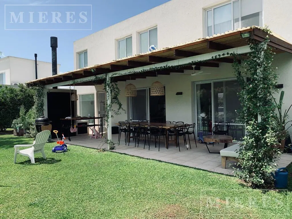 Casa Moderna en Venta sobre lote Interno en Barbarita, Bancalari. 8
