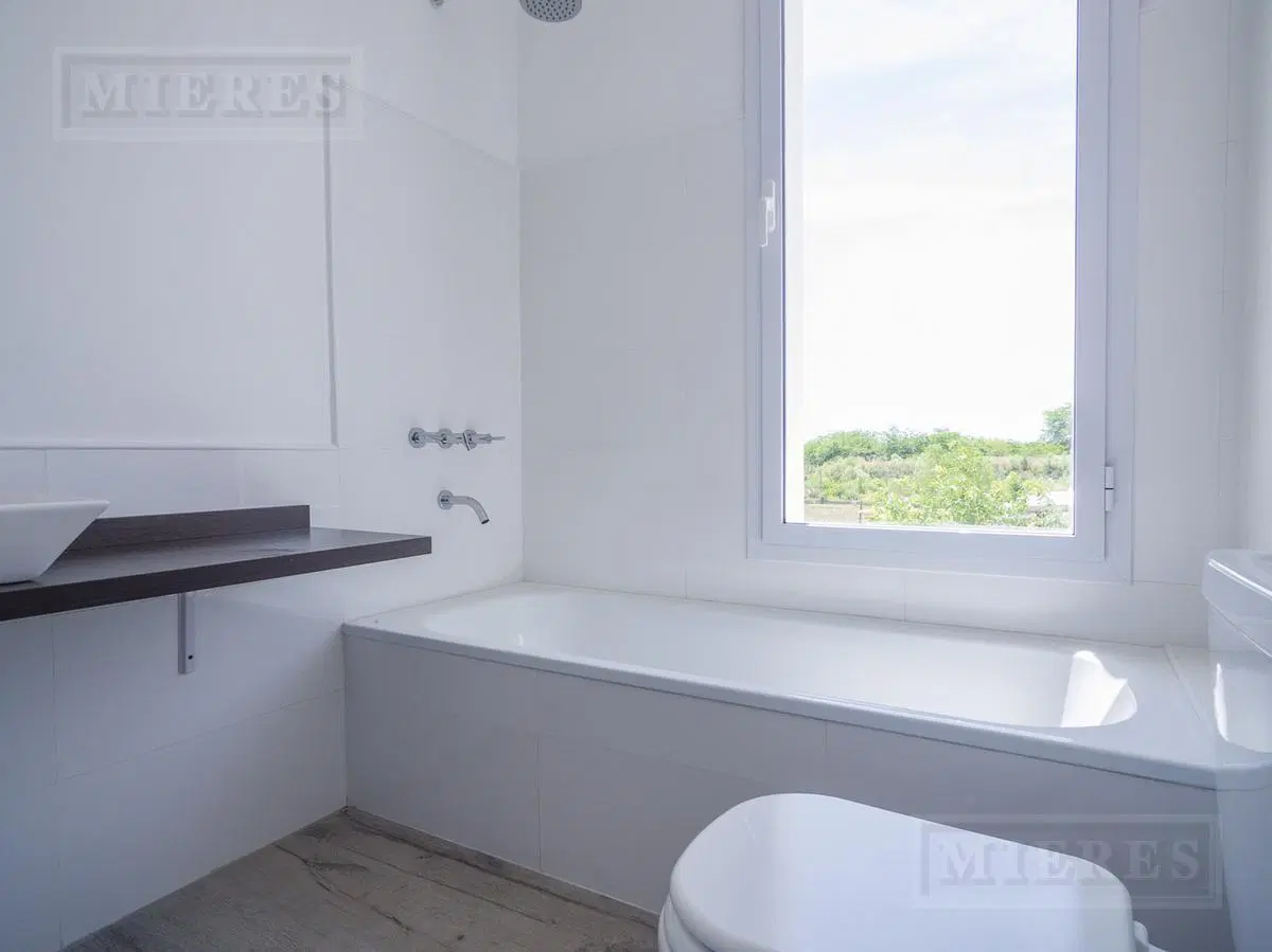 Casa Moderna en Venta sobre lote Interno en Barbarita, Bancalari. 5