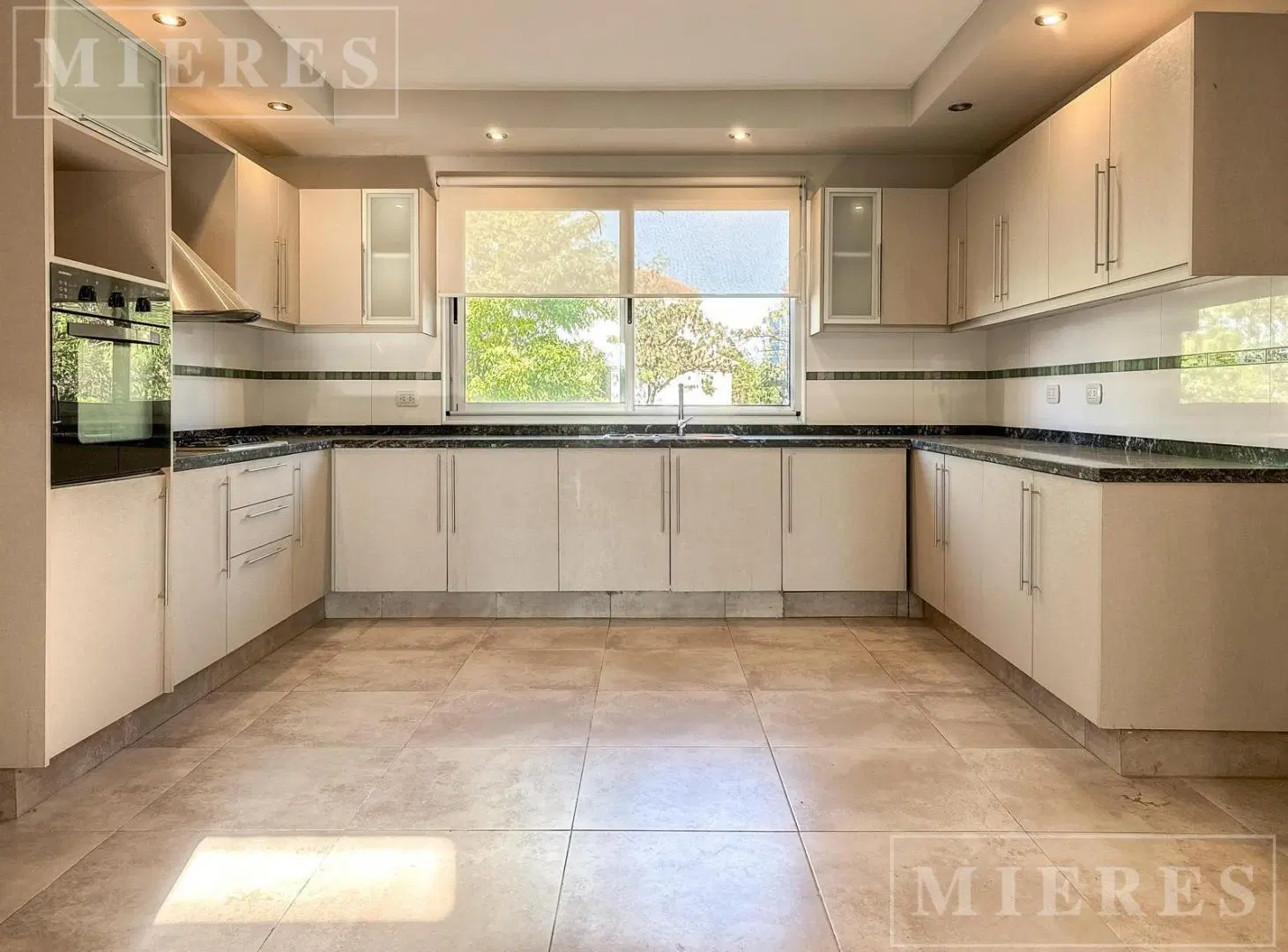 Casa en venta con amarra en San Marco, Villanueva. 5