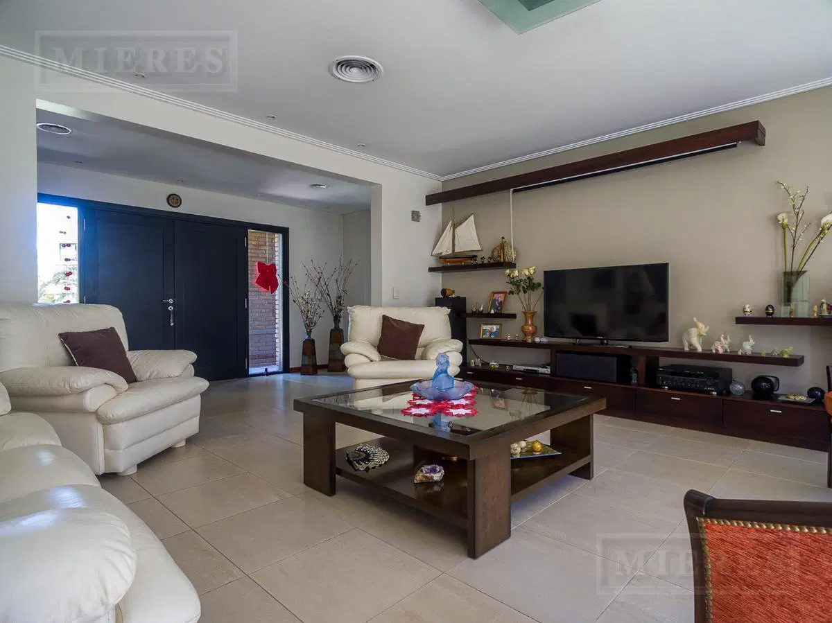 Casa a la venta con doble lote interno en Barrancas De San José, Bancalari. 3