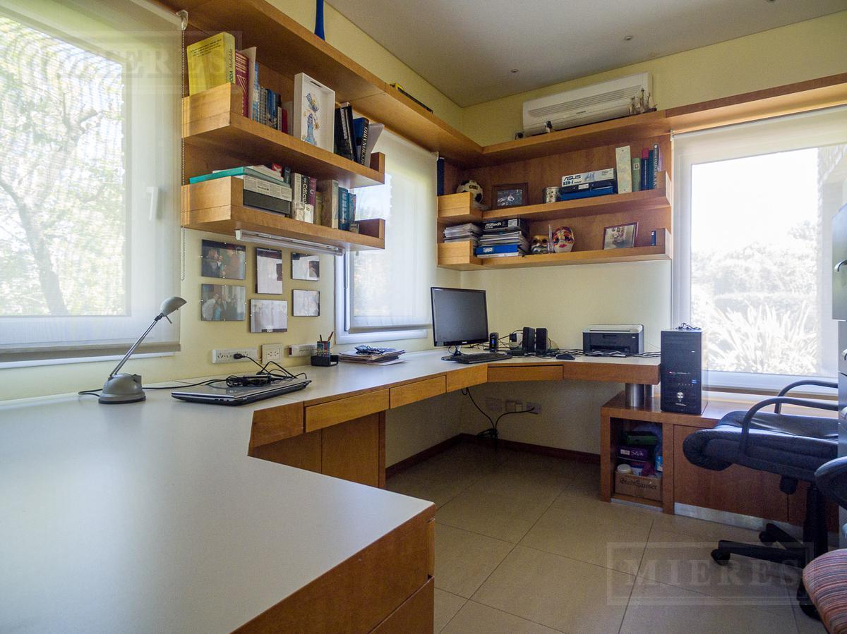 Foto de Casa a la venta con doble lote interno en Barrancas De San José, imagen 4