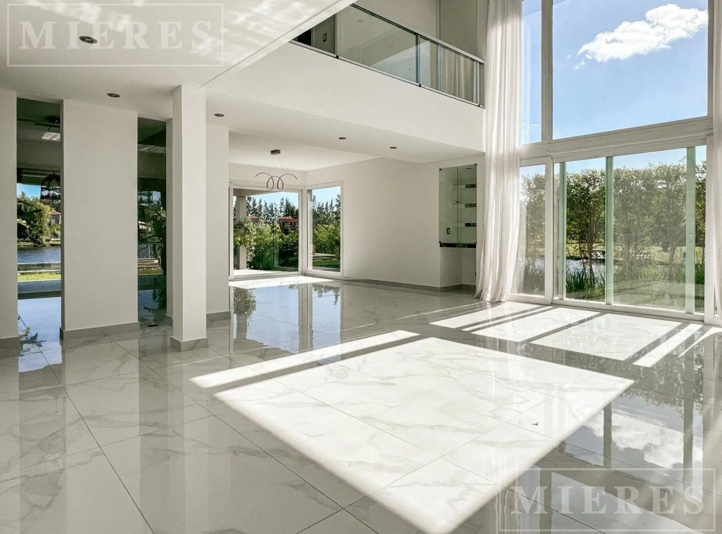 Excelente Casa en venta A LA LAGUNA en La Comarca, Bancalari 2