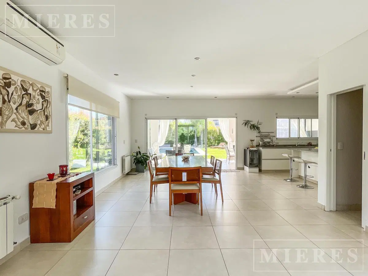 Casa en venta sobre lote Interno en San Agustin , Villanueva. 2