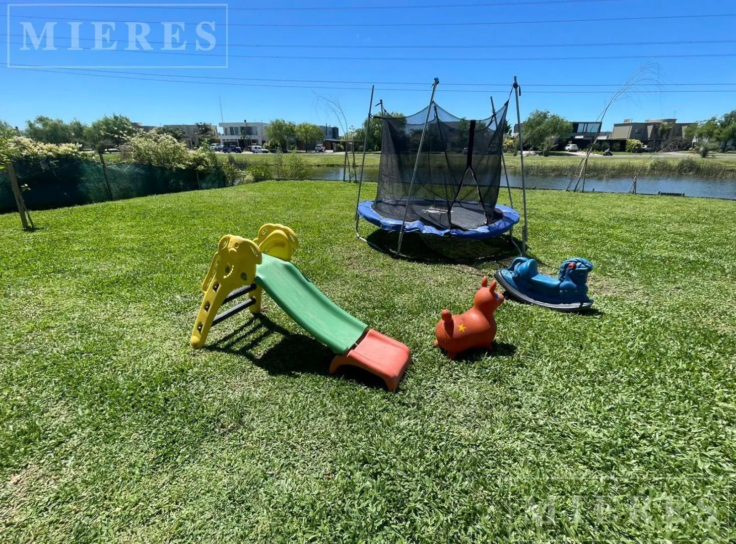 Casa en Venta a La Laguna en San Benito, Villanueva. 5