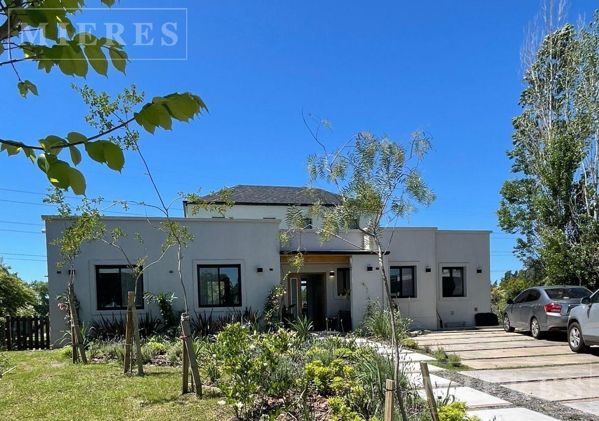 Casa en Venta a La Laguna en San Benito, Villanueva.