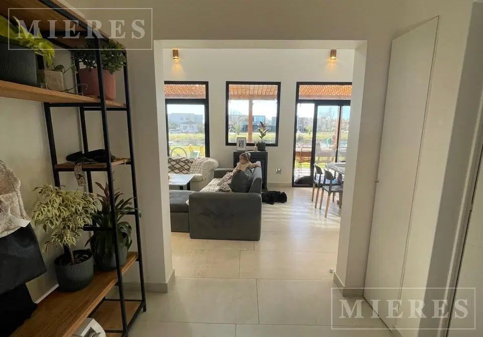 Casa en Venta a La Laguna en San Benito, Villanueva. 3