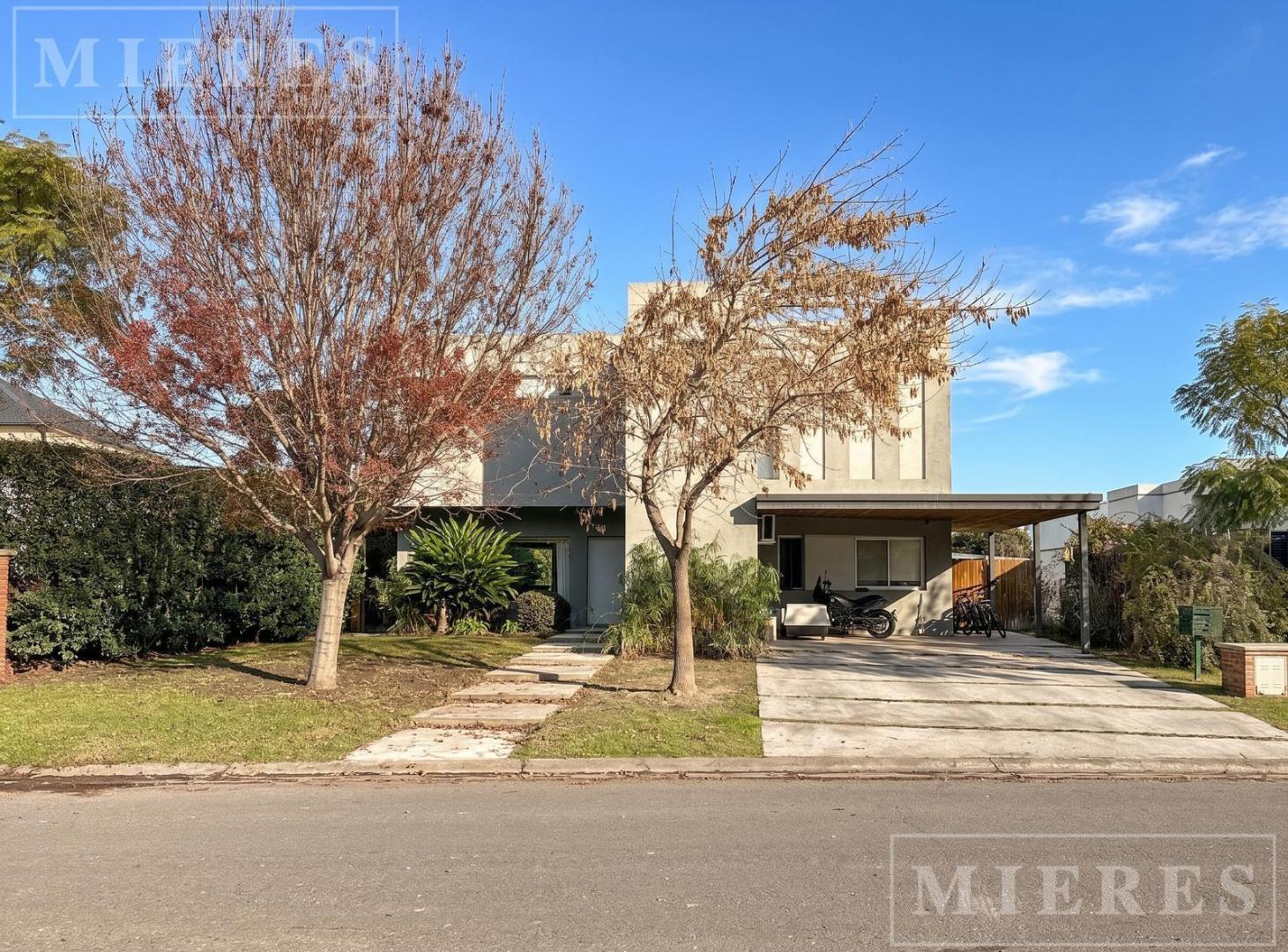 Casa en venta en La Comarca sobre lote Interno.