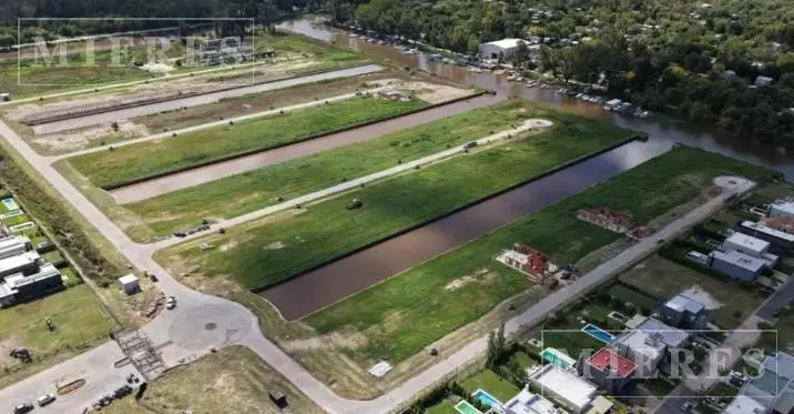 Lote en venta al Río en el Barrio Náutico Villanueva. 3