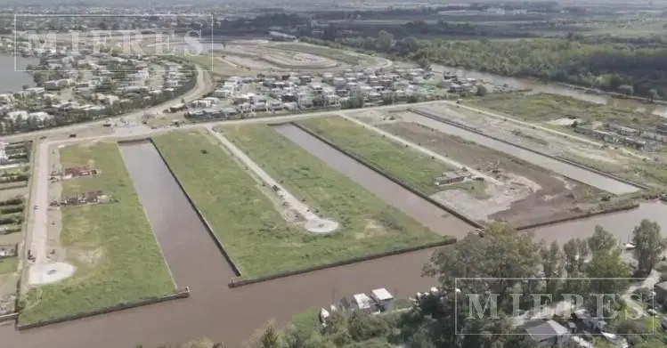 Lote en venta al Río en el Barrio Náutico Villanueva. 4
