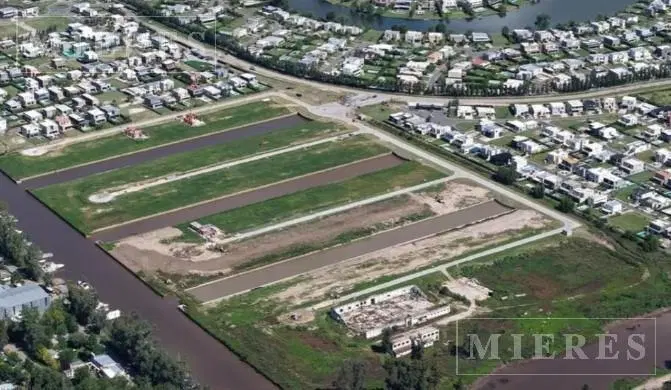 Lote en venta al Río en el Barrio Náutico Villanueva. 2