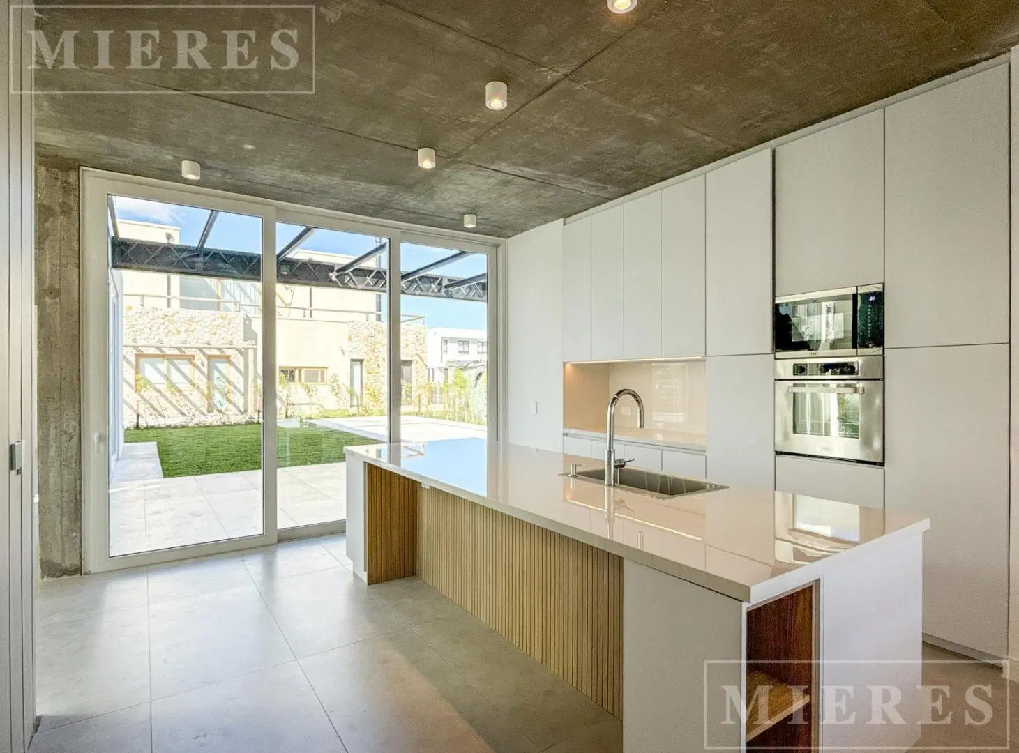 Casa en venta sobre Lote Interno en Carpinchos, Nordelta. 2