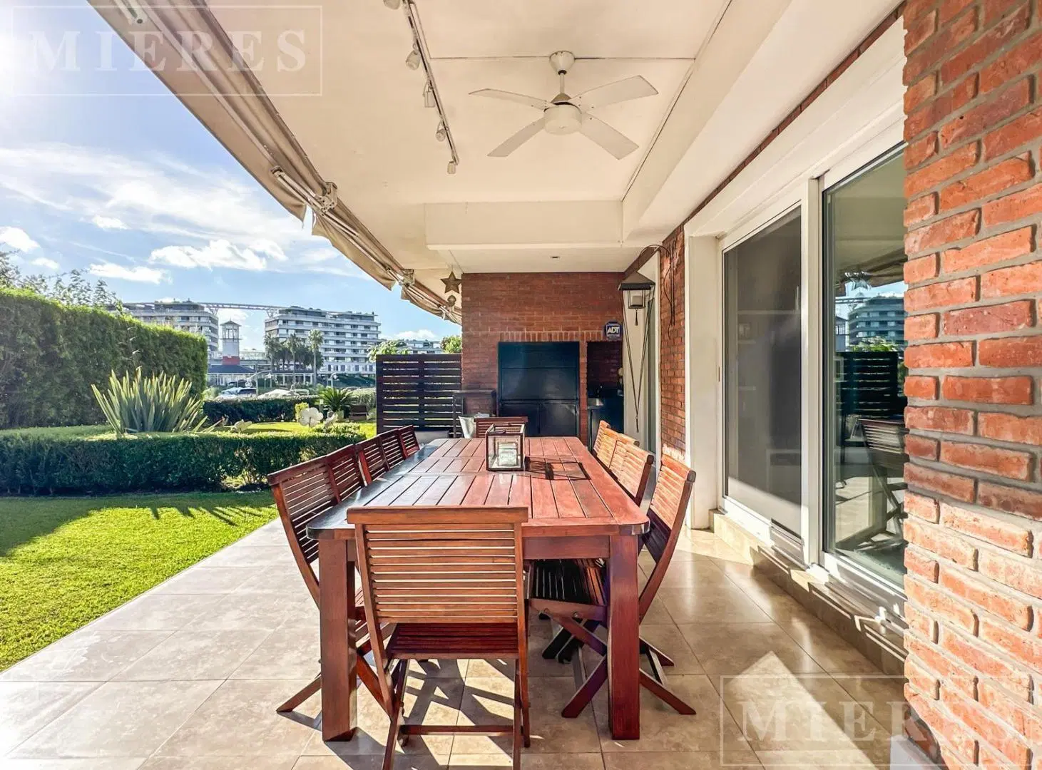 Departamento con jardín de 3 ambientes en Miradores de la Bahia, Nordelta. 2