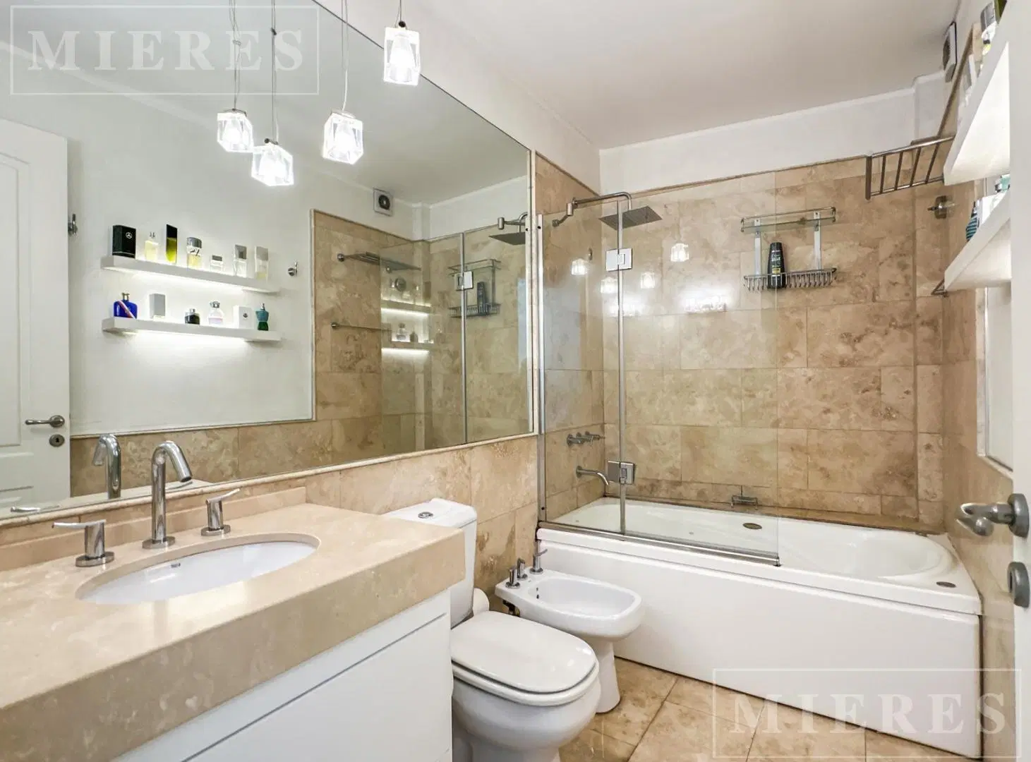 Departamento con jardín de 3 ambientes en Miradores de la Bahia, Nordelta. 4