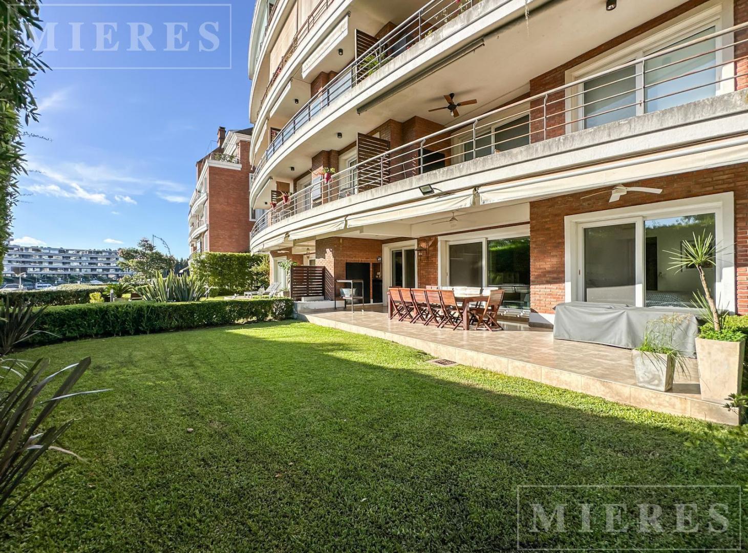 Departamento con jardín de 3 ambientes en Miradores de la Bahia, Nordelta.