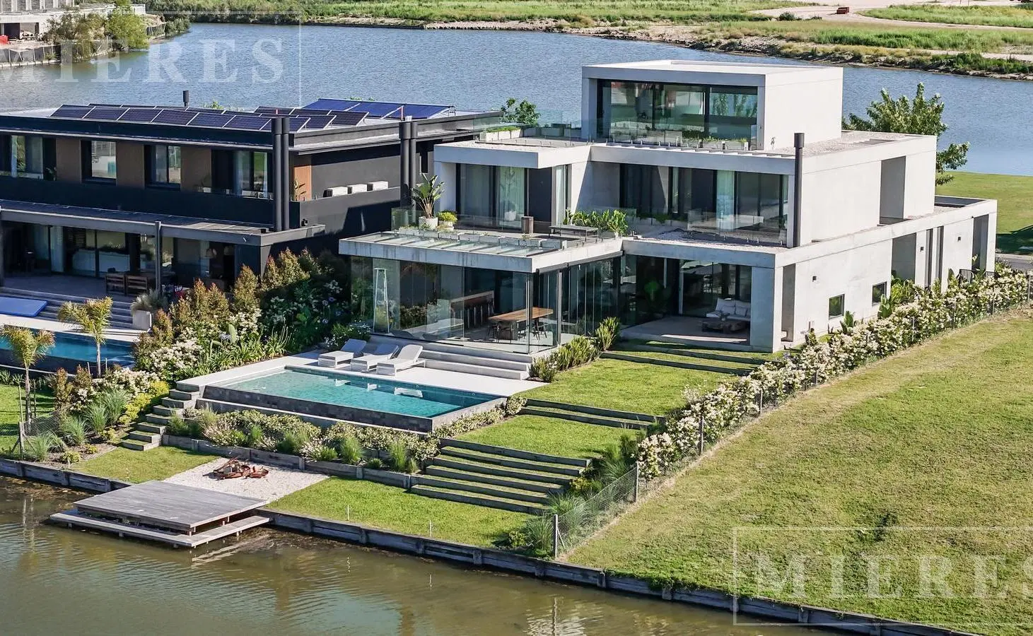 Casa en venta al lago en el Barrio Virazon, Nordelta 3