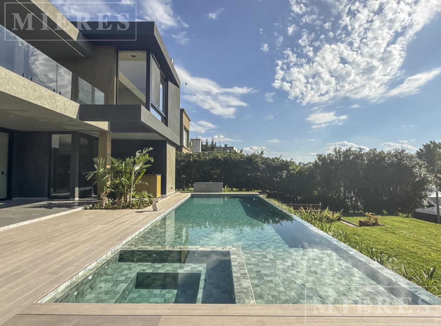 Casa en venta en el barrio El Yacht, Nordelta