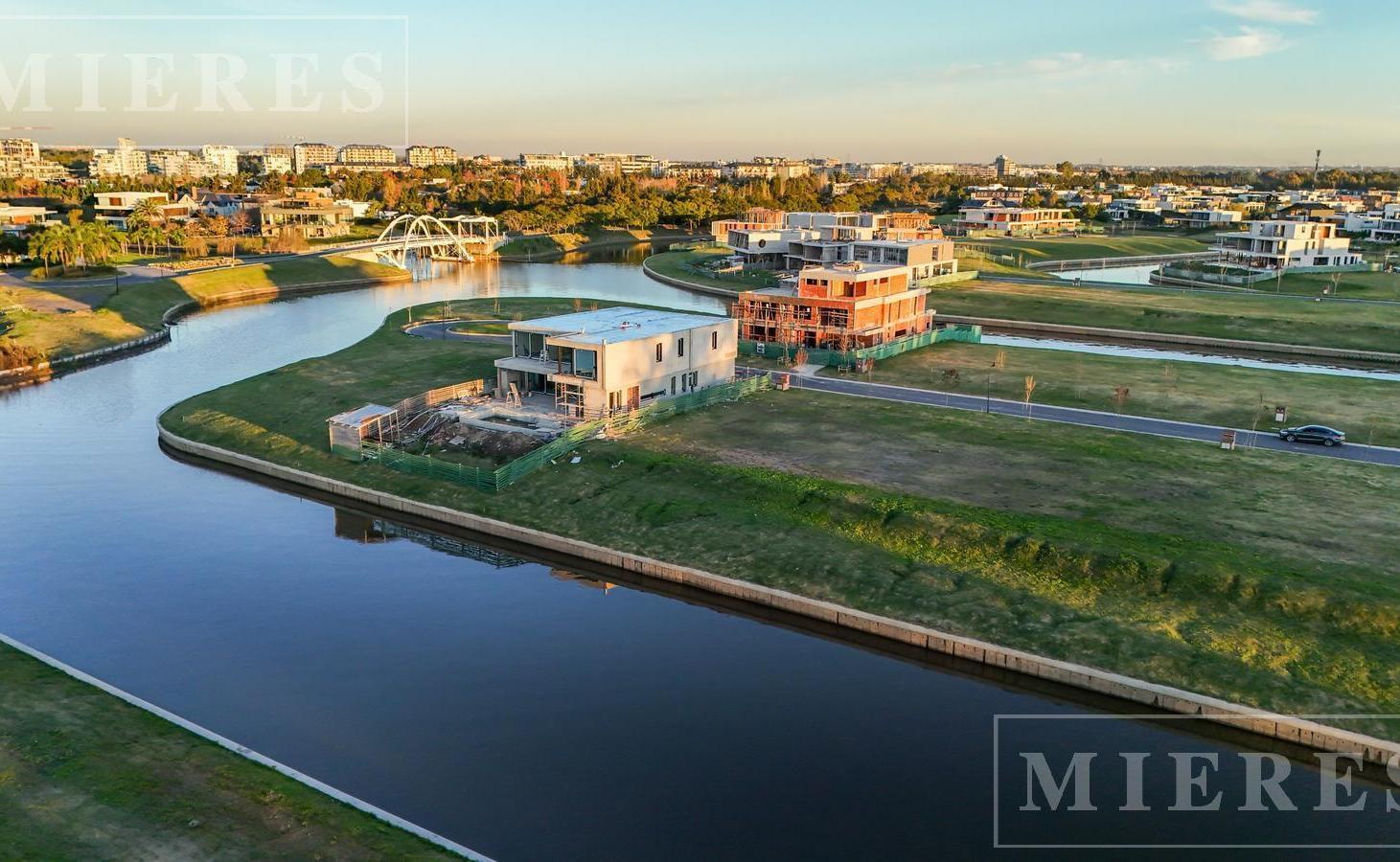 Lote en venta con orientación noroeste en el Barrio El Yacht, Nordelta