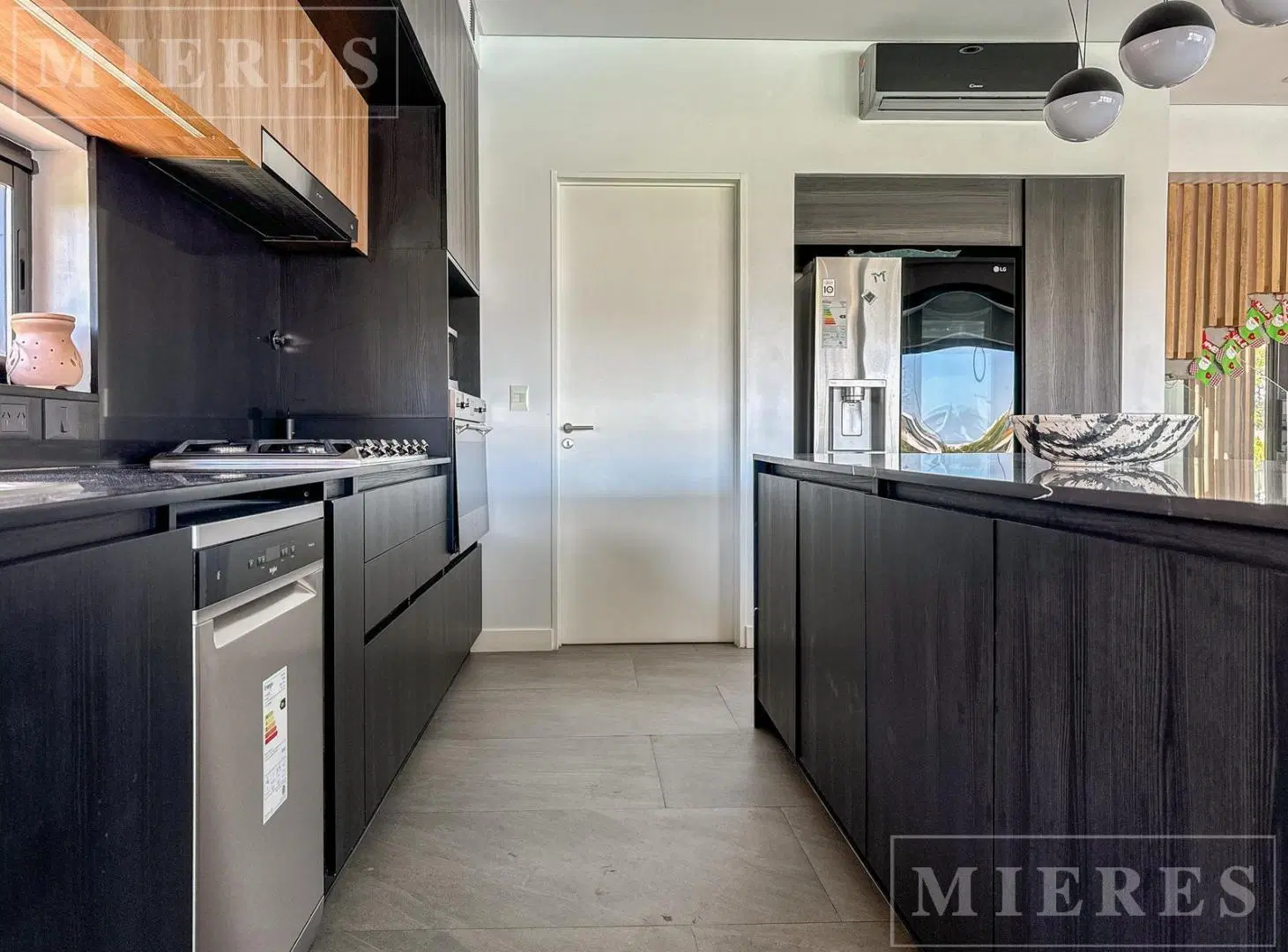 Casa en venta sobre lote a la laguna en Carpinchos, Nordelta 8