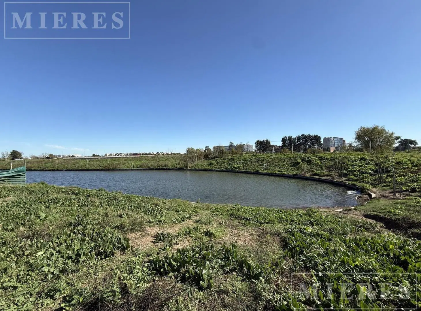 Lote en venta a la laguna en el barrio Silvestre, Nordelta 2